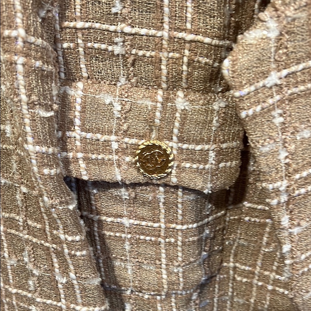 Chanel Women's Beige Checkered Blazer - Picture 4 of 9